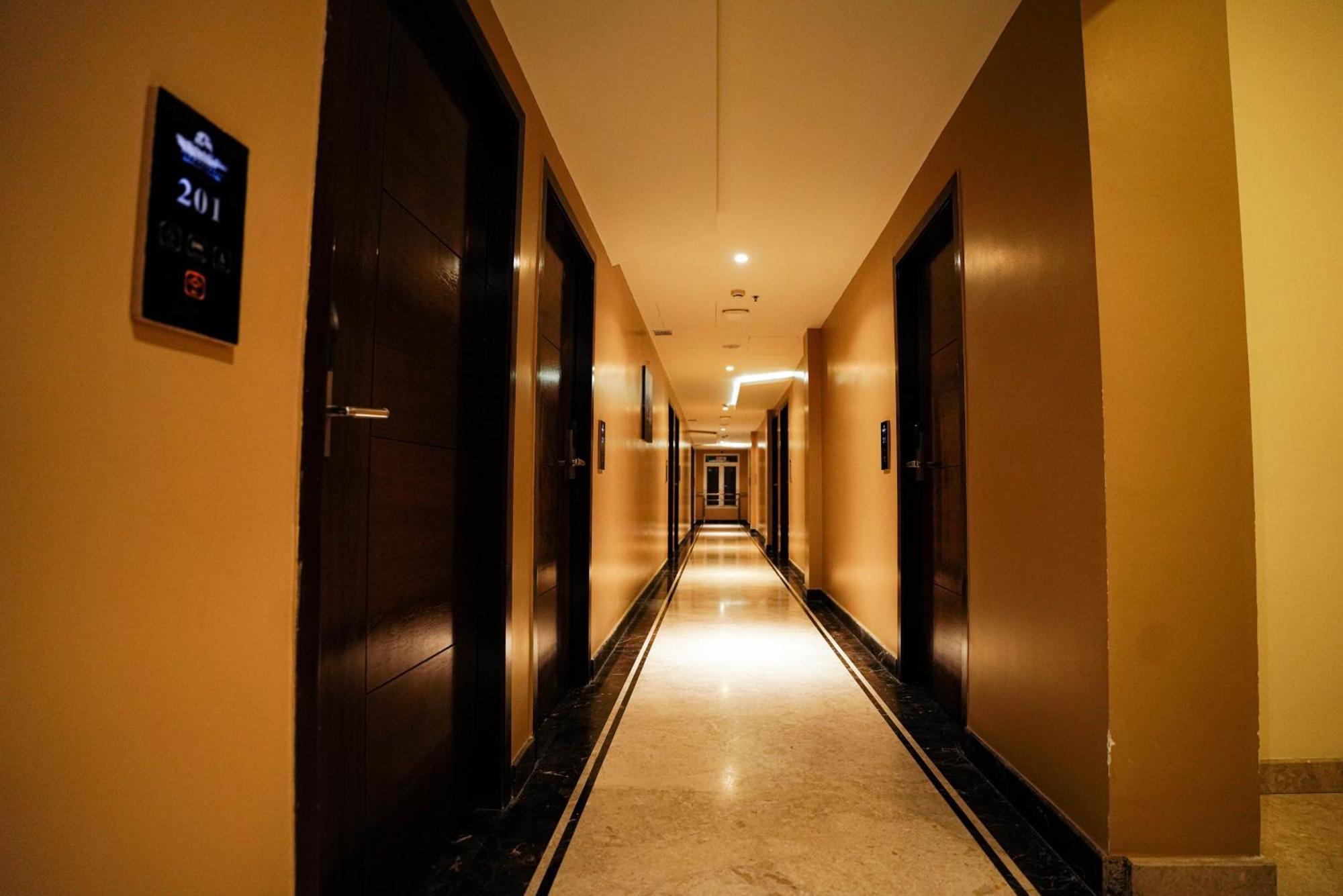 Cliff Embassy Banquet And Suites Shimoga Εξωτερικό φωτογραφία