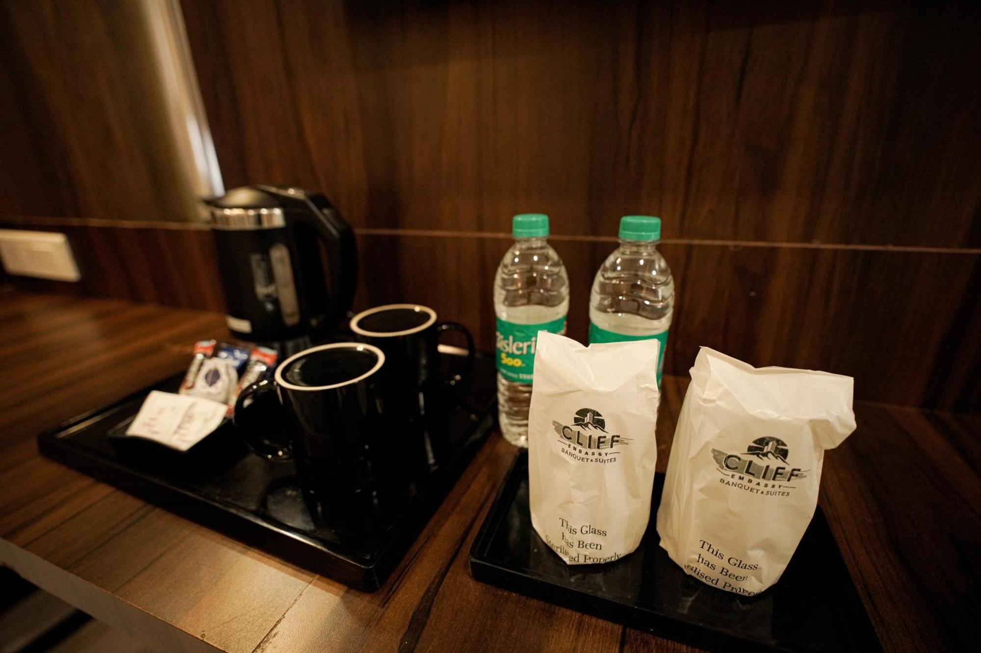 Cliff Embassy Banquet And Suites Shimoga Εξωτερικό φωτογραφία