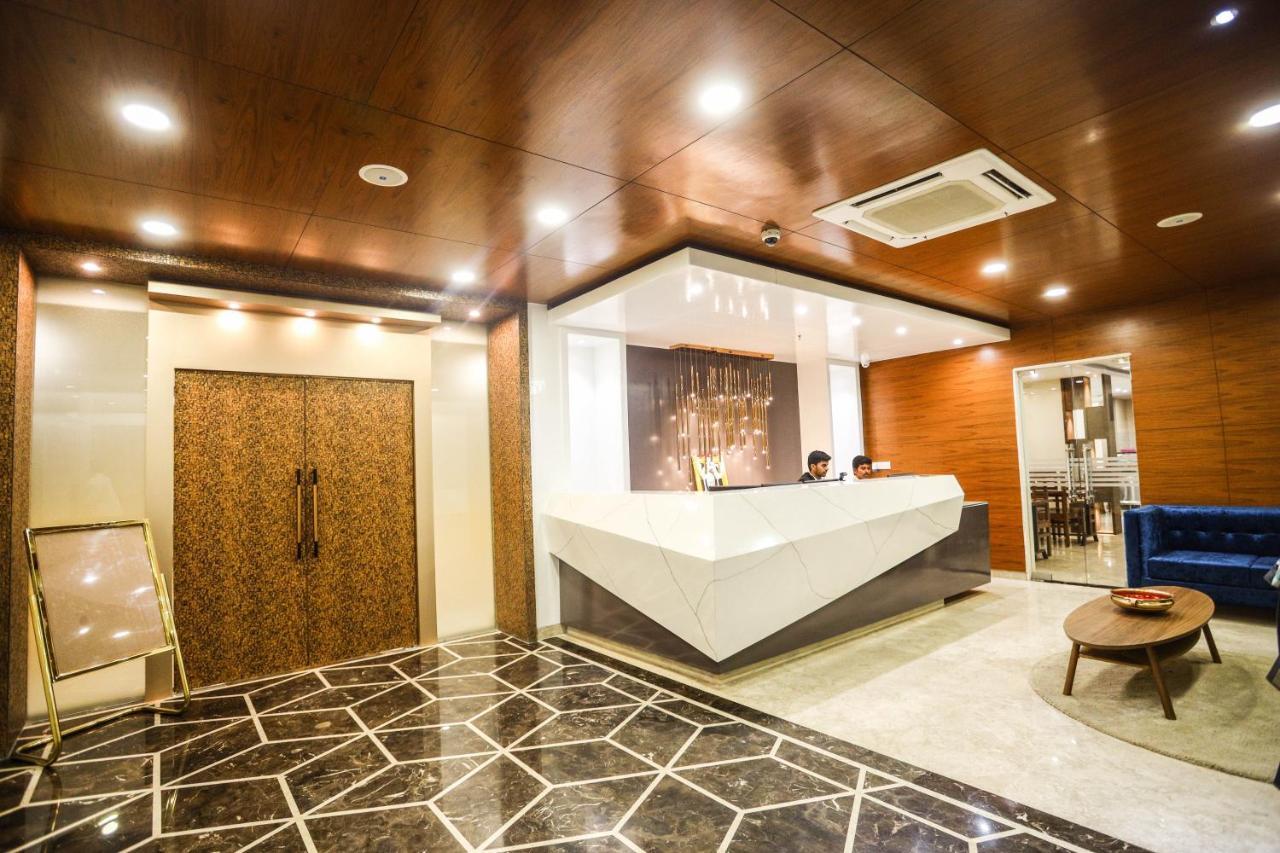 Cliff Embassy Banquet And Suites Shimoga Εξωτερικό φωτογραφία