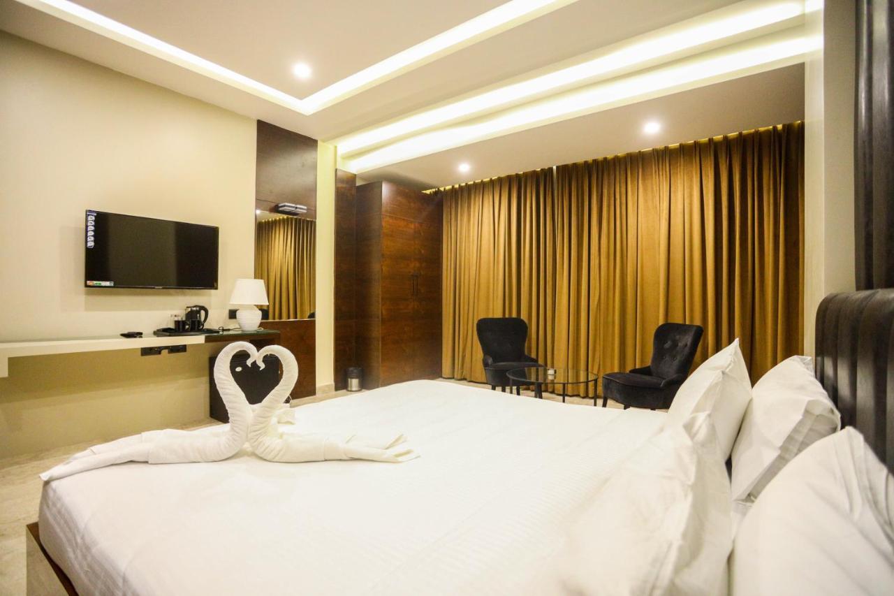 Cliff Embassy Banquet And Suites Shimoga Εξωτερικό φωτογραφία