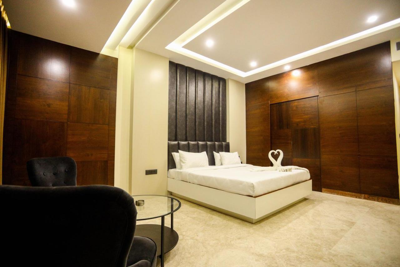 Cliff Embassy Banquet And Suites Shimoga Εξωτερικό φωτογραφία