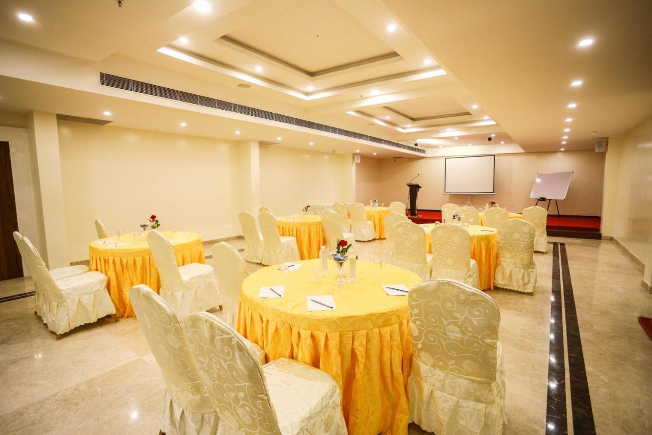 Cliff Embassy Banquet And Suites Shimoga Εξωτερικό φωτογραφία