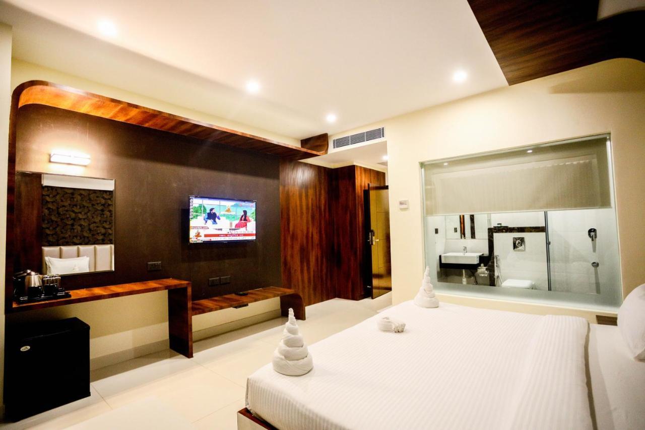 Cliff Embassy Banquet And Suites Shimoga Εξωτερικό φωτογραφία