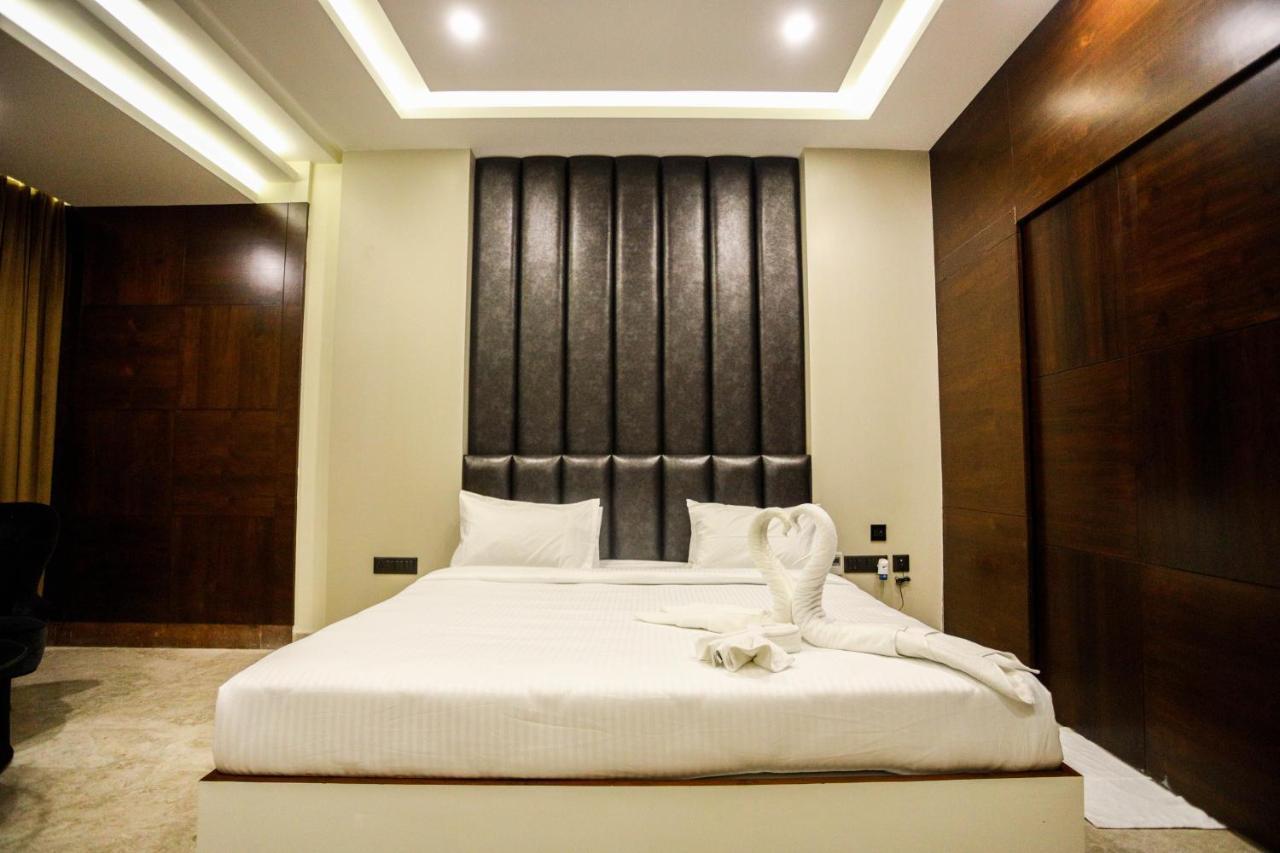 Cliff Embassy Banquet And Suites Shimoga Εξωτερικό φωτογραφία