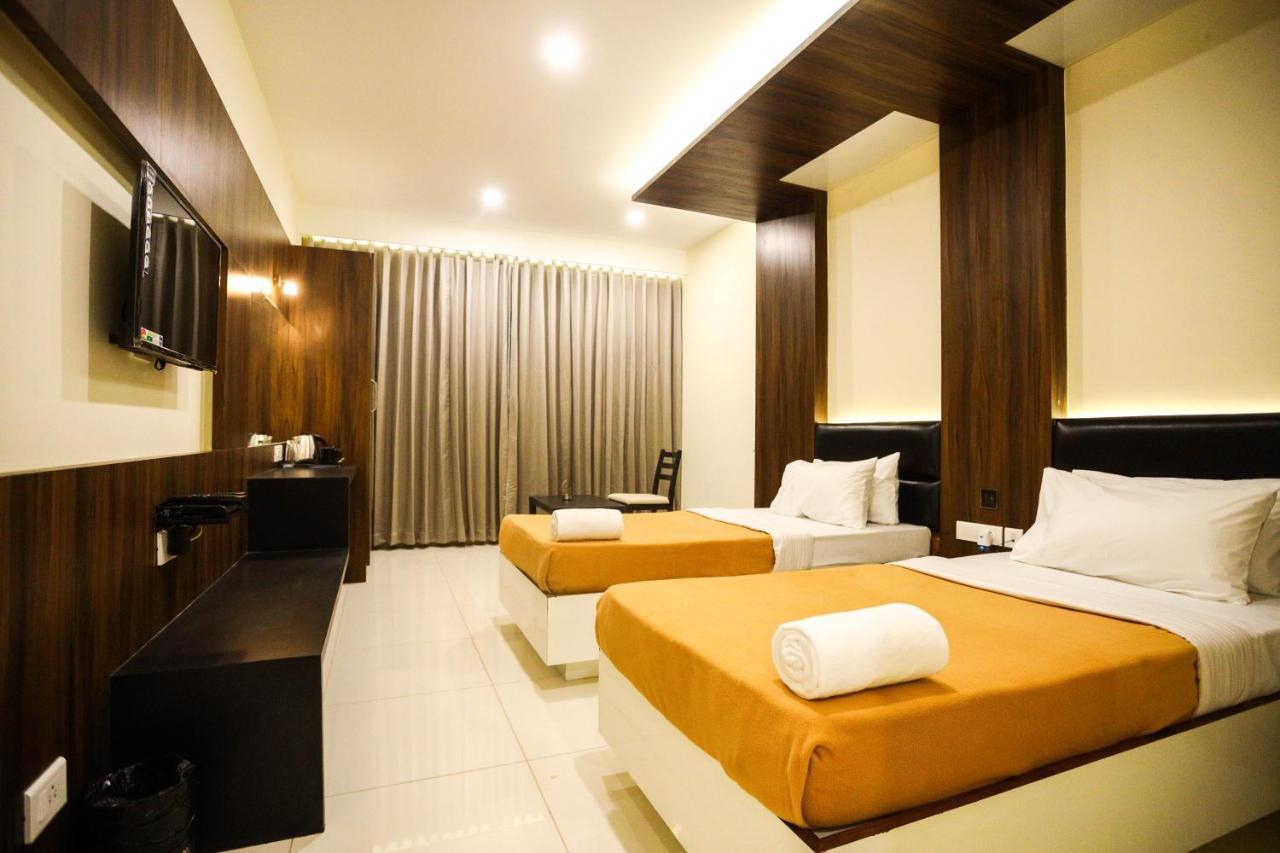 Cliff Embassy Banquet And Suites Shimoga Εξωτερικό φωτογραφία