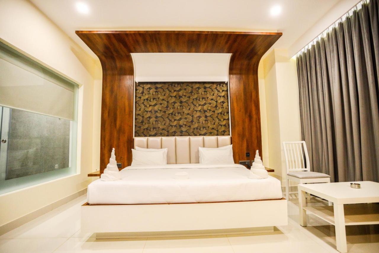 Cliff Embassy Banquet And Suites Shimoga Εξωτερικό φωτογραφία