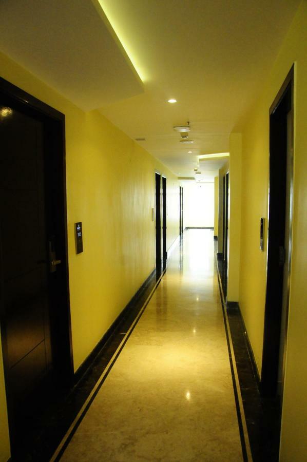 Cliff Embassy Banquet And Suites Shimoga Εξωτερικό φωτογραφία